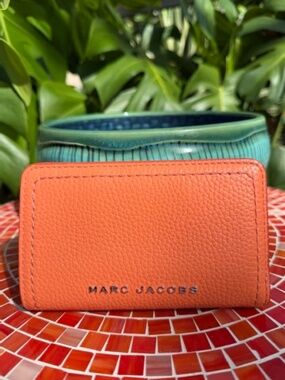Marc Jacobs Orange Pebbled Slim Bi-fold Leather Snap Wallet w/Silver Logo